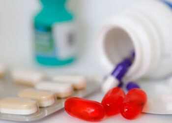 Cuatro de cada diez adultos en EU omiten las medicinas por su alto precio