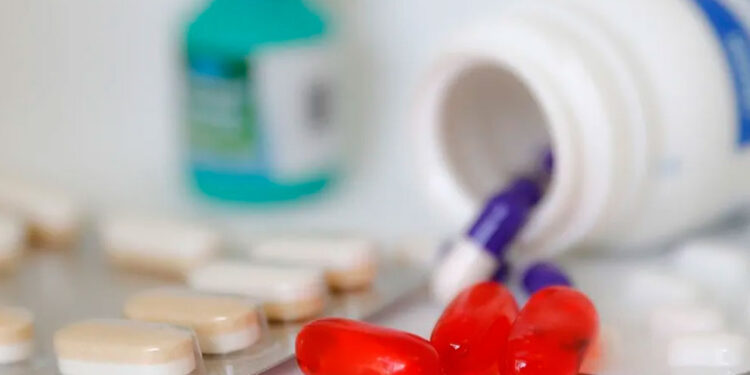Cuatro de cada diez adultos en EU omiten las medicinas por su alto precio